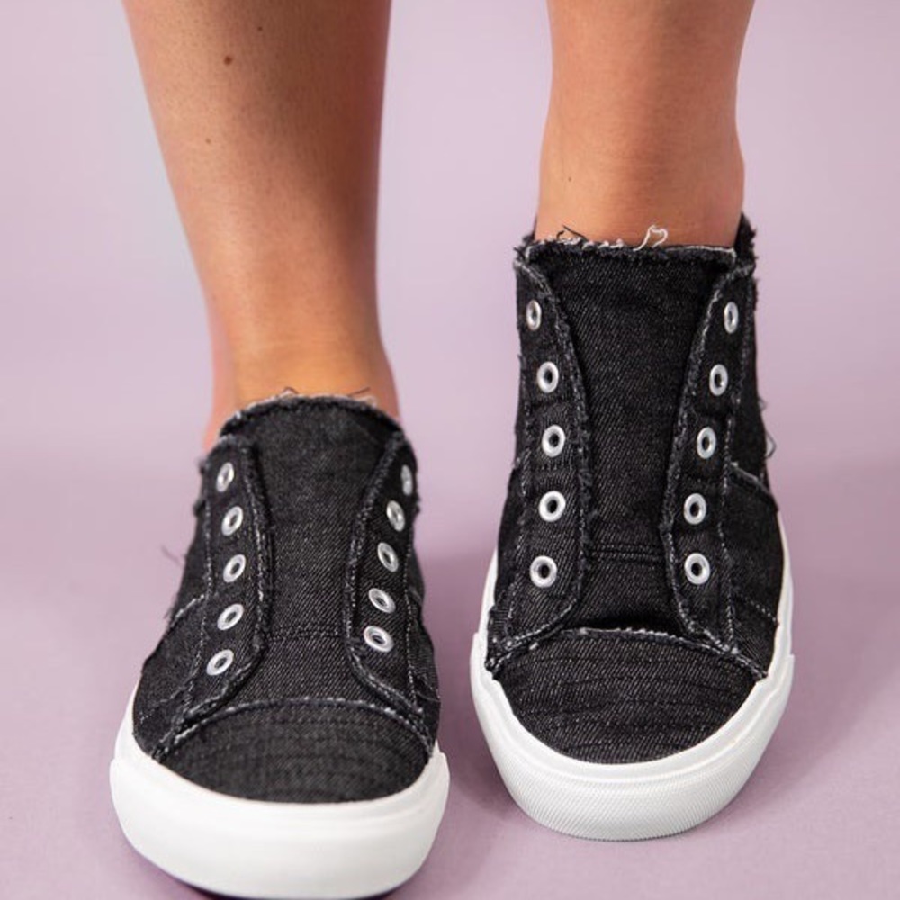 Corkys Babalu in black. Size 8. Brand new in box.